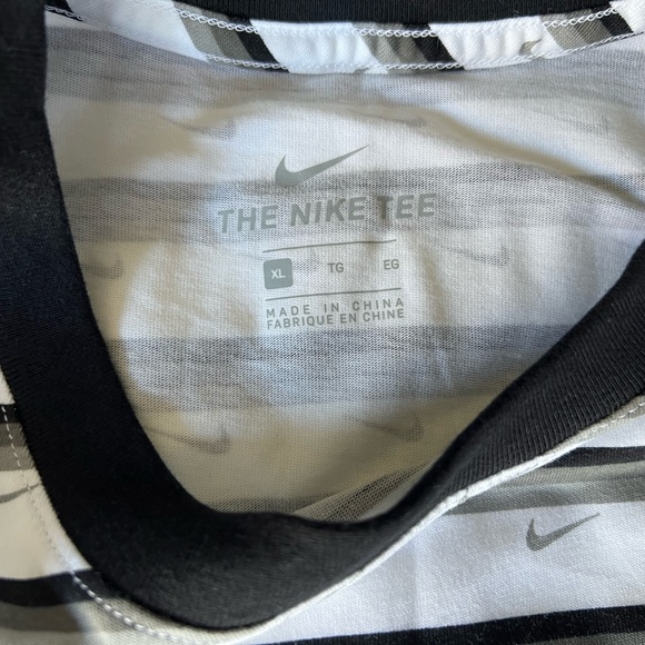 Nike striped t-shirt (X-large) NWT - Picture 4 of 6